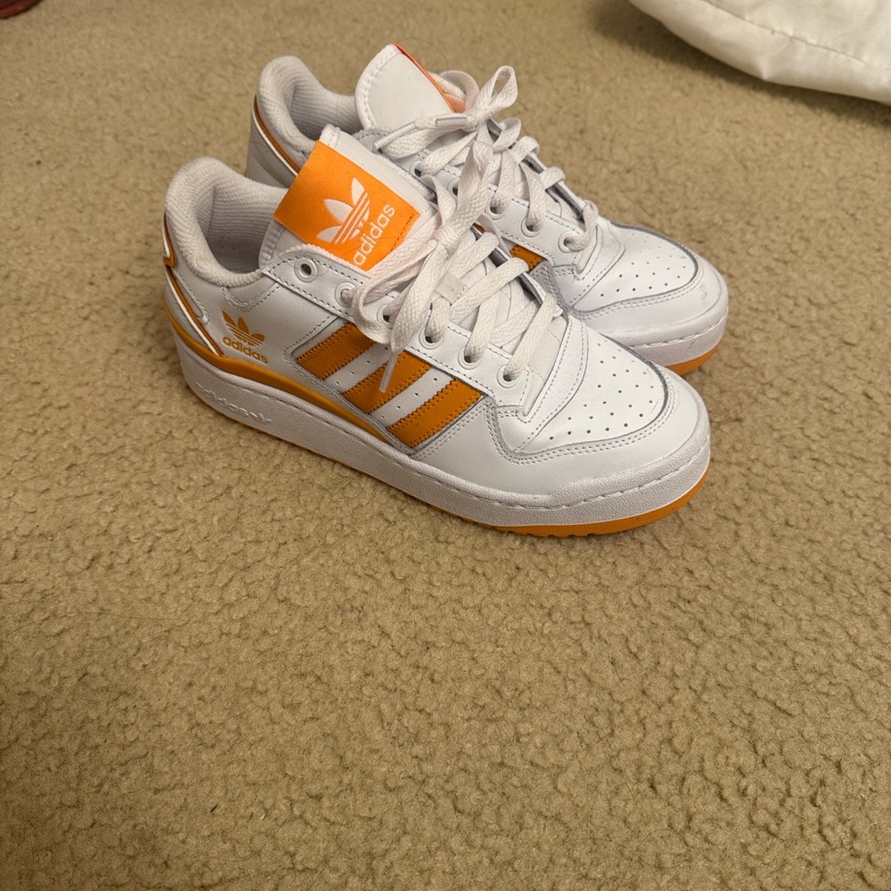 Adidas Mens Forum Low Sneakers in White and Orange